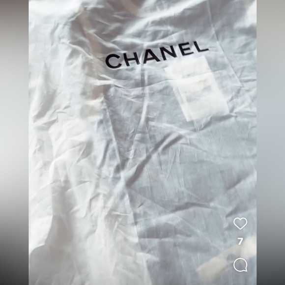 Gorgeous knitwear 𝒞𝒽𝒶𝓃ℯ𝓁  mini 🤍🖤 - Picture 5 of 5